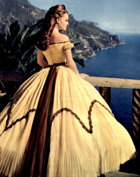 茜茜对自己纤细的身材和美丽的容颜过度关注,但这也成为了她一生当中