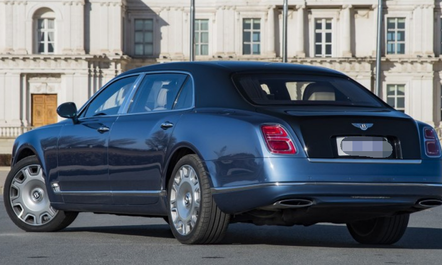 这款宾利慕尚外观时尚炫酷,符合时尚人士