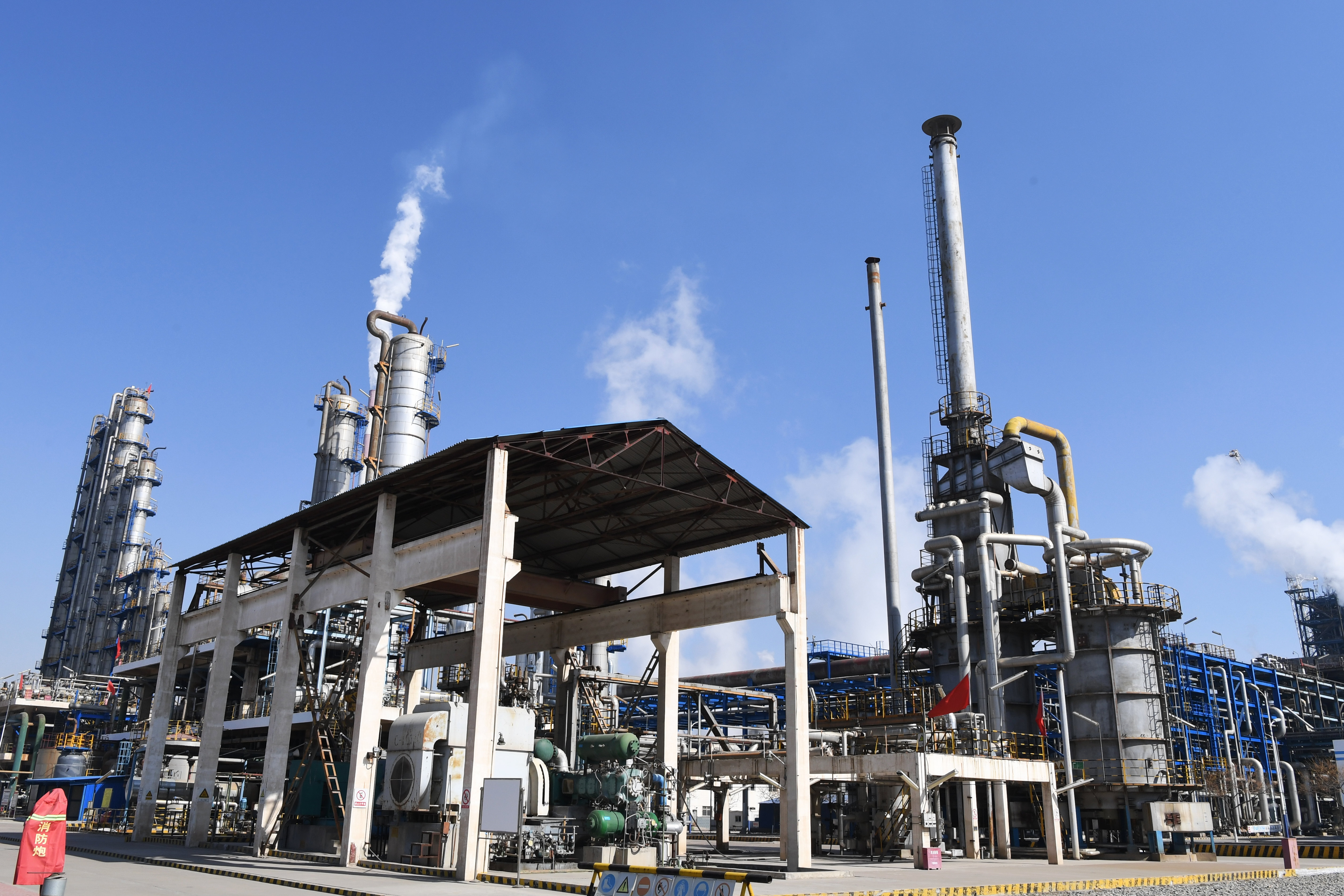 兰州石化增产医用物资原料 保障疫情防控(2)