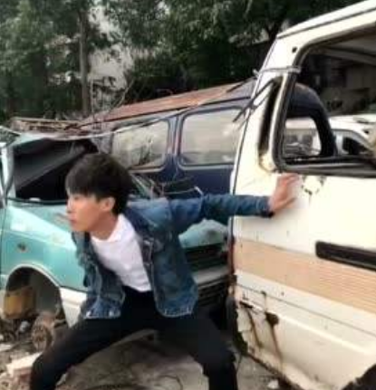 网红许华升,从一无所有到拥有座驾玛莎拉蒂,网友:新车贵到掉渣