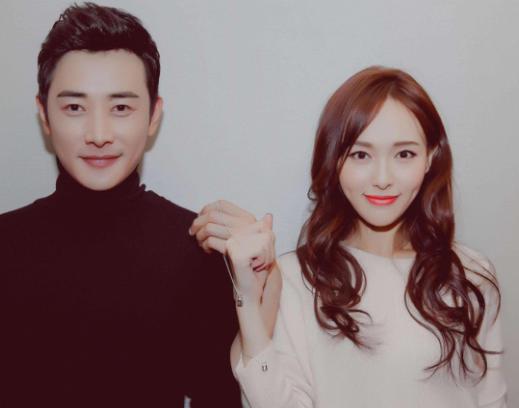 罗晋探班唐嫣,抽烟离老婆很远,唐嫣走路时还捂着肚子