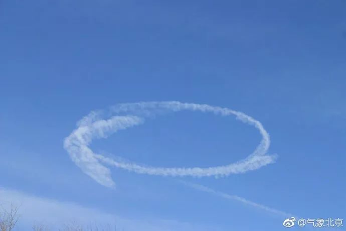 北京天空现"圆圈云",真相是