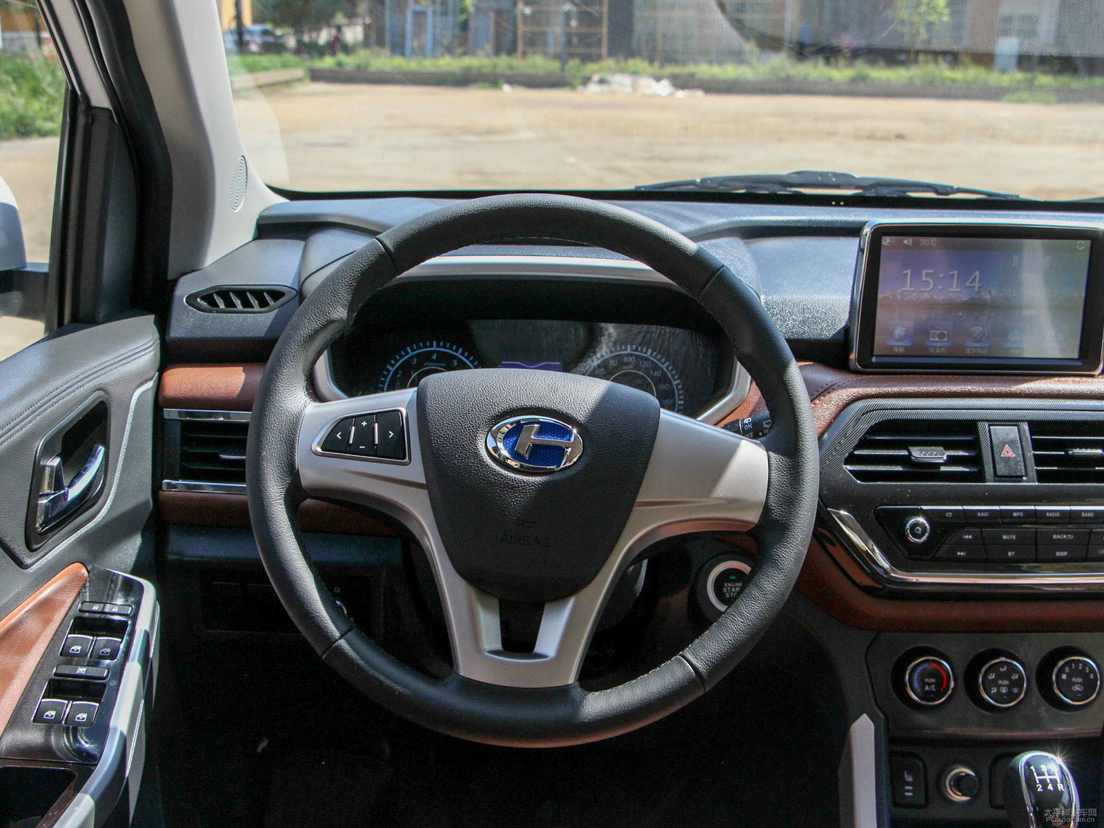 昌河m70的欣赏与品读 内饰设计也极具运动气质.