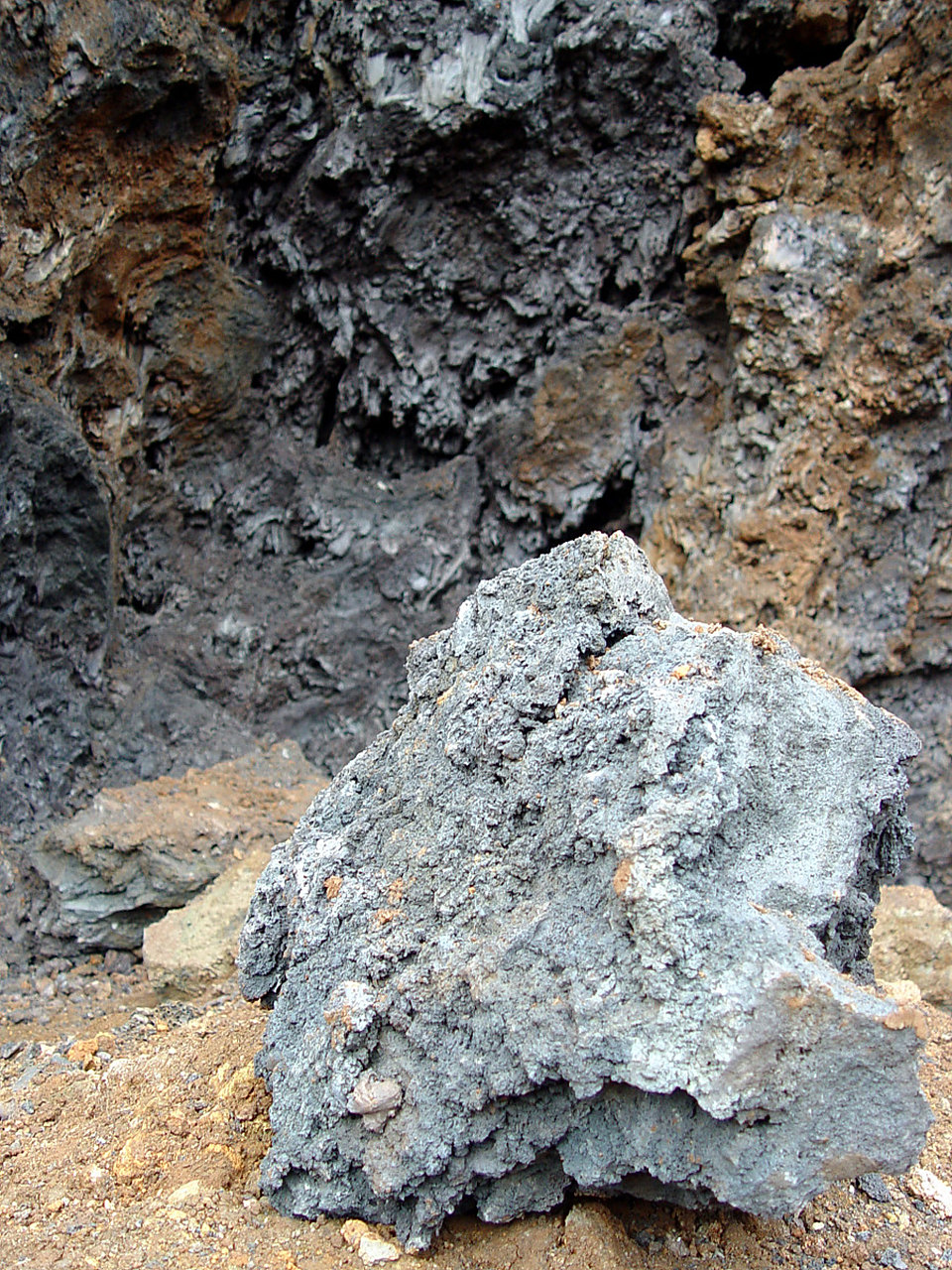当年武钢辛辛苦苦攒了一百多亿吨的海外矿山,眼看矿石能够自给自琢怂