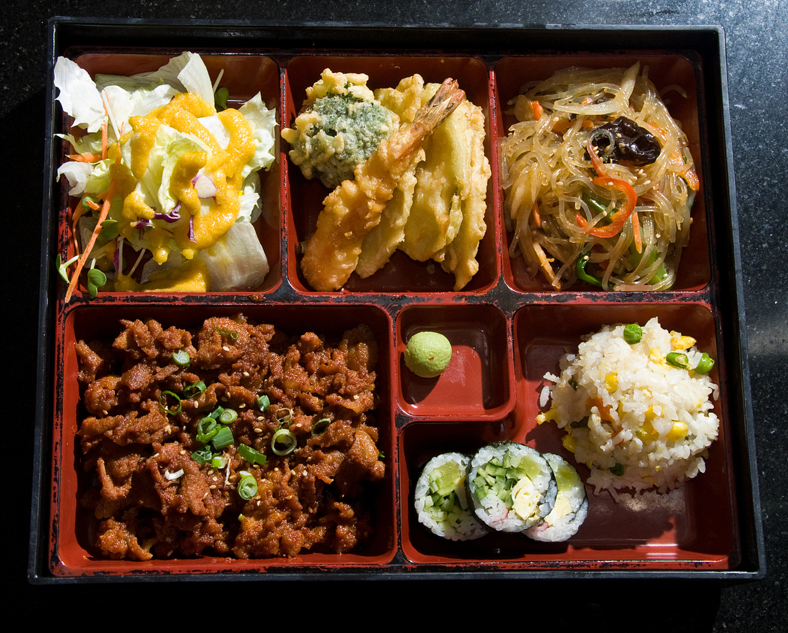 余撑记盒饭团餐凭借独特经营理念和卓越菜品质量成为焦点.