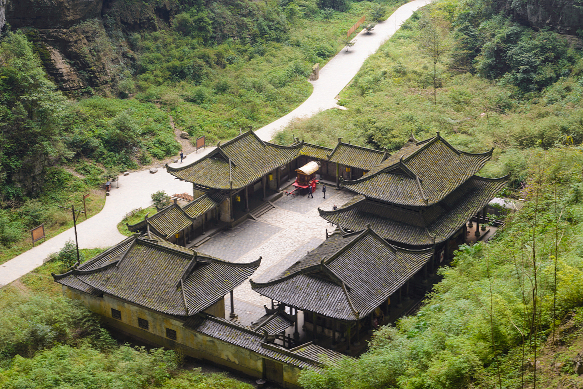 重庆之旅:云阳张飞庙,探寻三国英雄的足迹  重庆,这座山水之城,不仅以