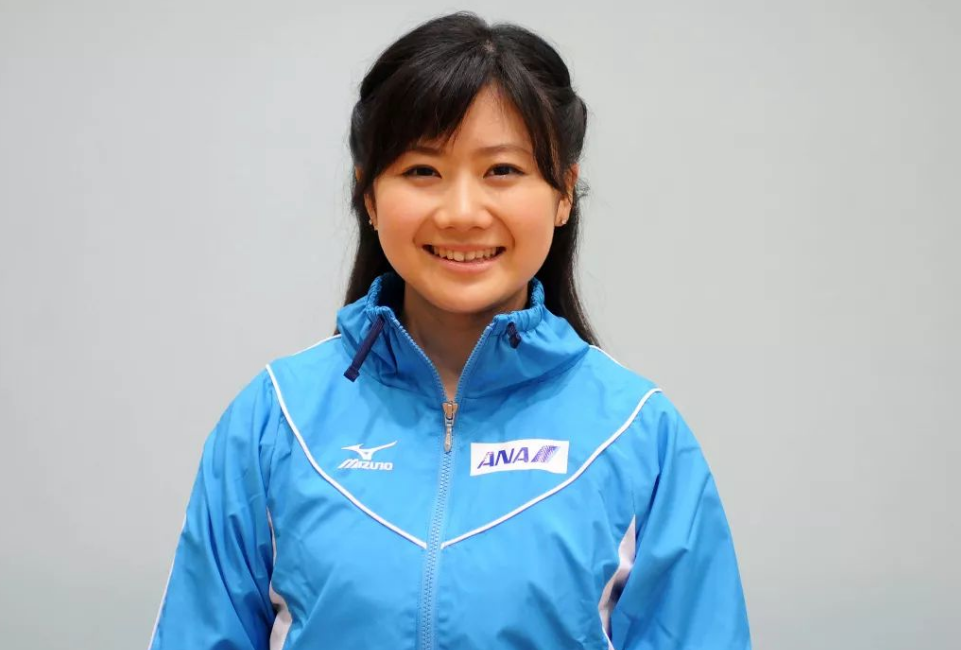 福原爱挺着大肚回日本领奖,网友:500万日元只够奶粉钱