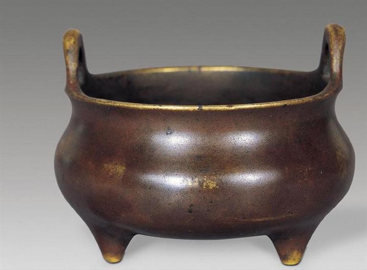 美女偷拿母亲"揉面盆"鉴宝,鉴定时专家手抖,鉴定后美女腿软