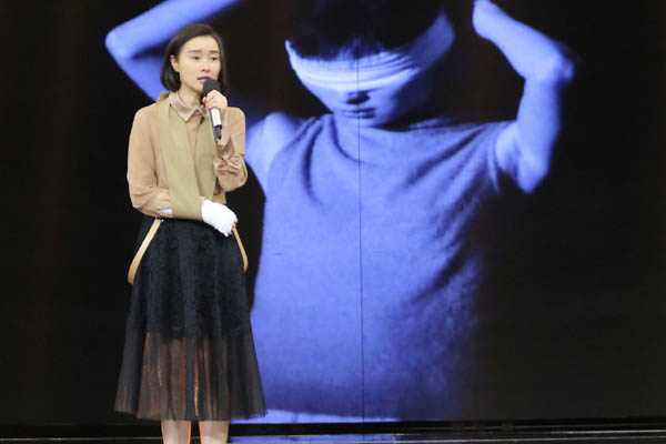 《声临其境》吴越带伤录制,状态丝毫不输王鸥袁姗姗,保养的太好