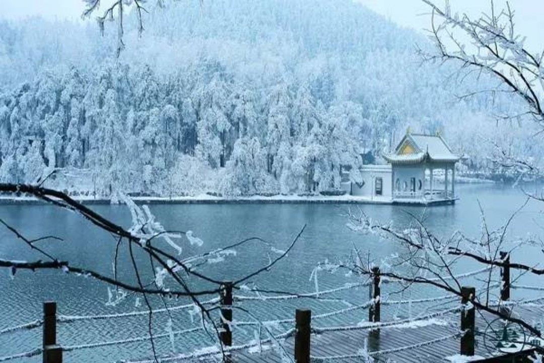 《湖心亭看雪》用崇祯年号,明末清初明朝遗民张岱的代表作