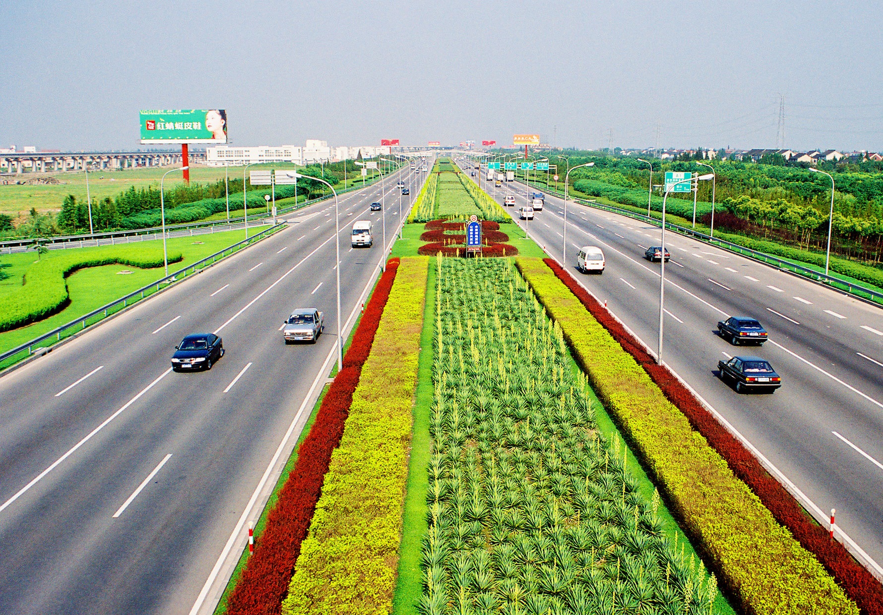 上海市浦东新区公布凌空路新建工程的设计方案:东部的南北干线