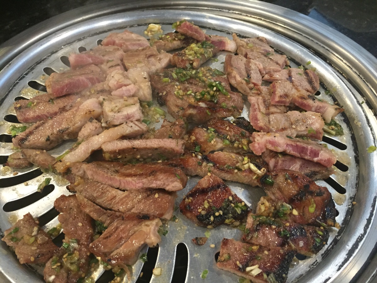 韩国人很羡慕中国,为什么在韩国土豪吃的东西,中国人却天天吃!