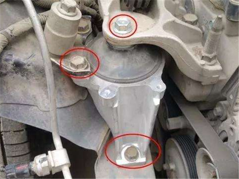 老司机买二手车先看这3颗螺丝,一旦被动过,白送也不能要!