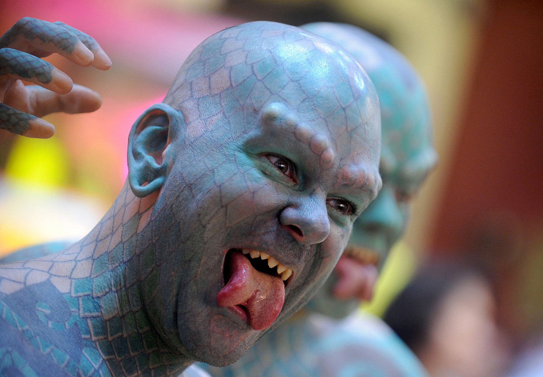 然后又来了一伙蜥蜴人,开了两个加工厂,一个红的,一个绿的,他们不知道