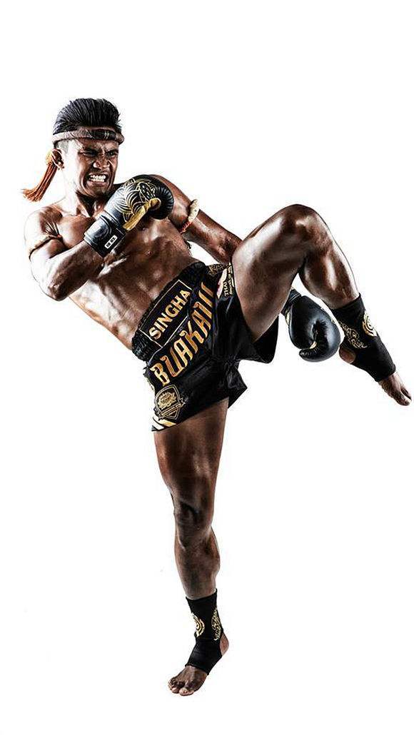 韩博惟挑战拳击网红:我用单手单脚,拍出民间约战最高奖玛莎拉蒂