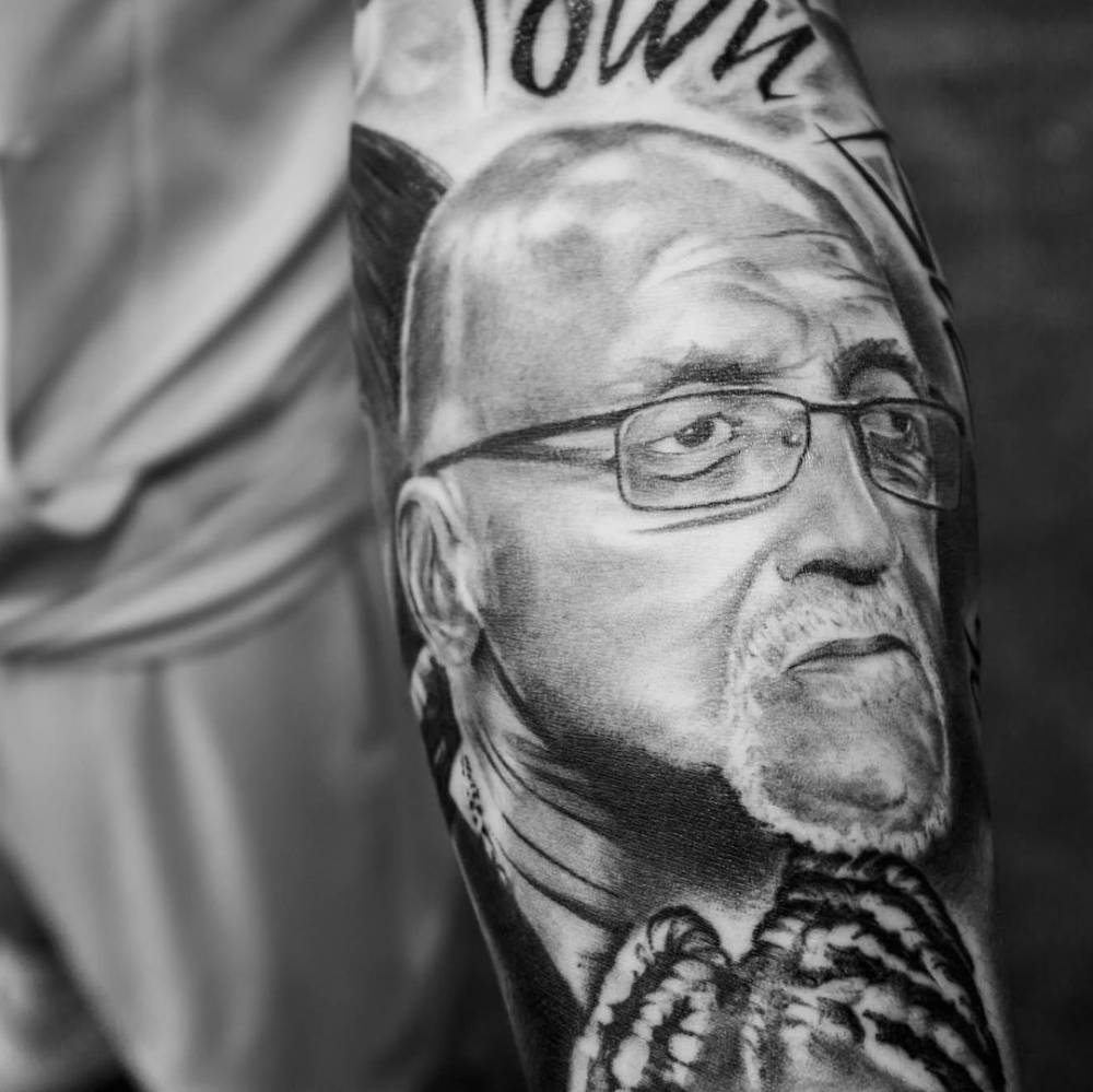 纹身达人!利拉德社交媒体展示自己的新纹身