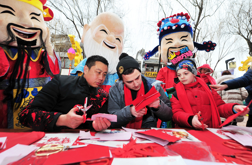 除了民俗庙会,巨型花灯,美食盛宴外,21款室内外穿越古今的精彩游乐