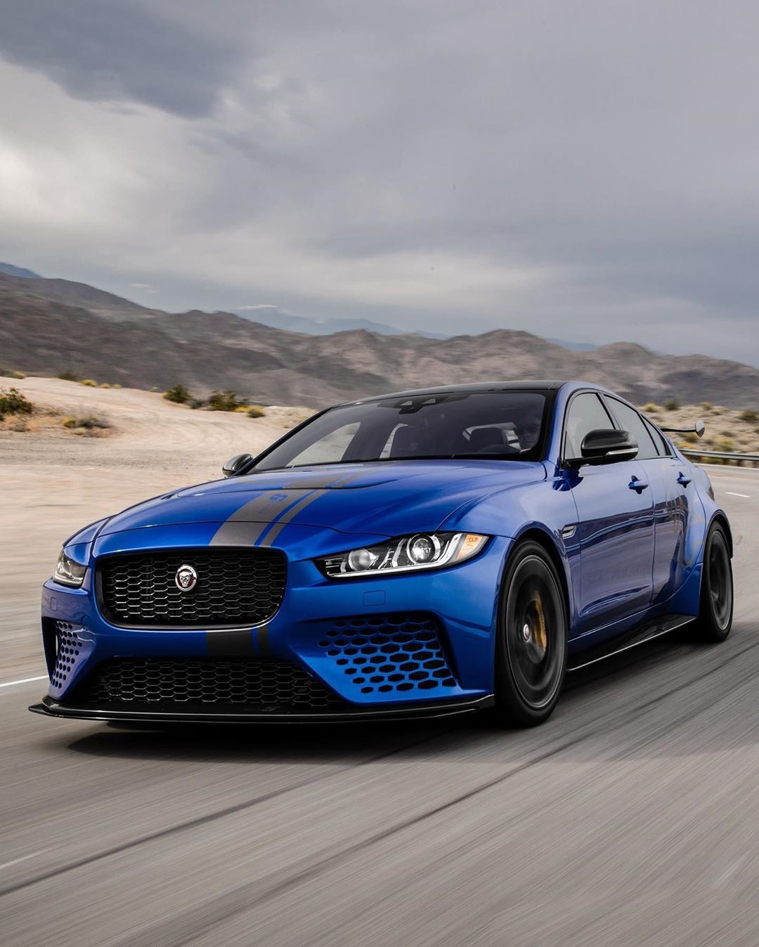 全新捷豹xe sv project8尾翼 转载自百家号作者:小美摄影看看