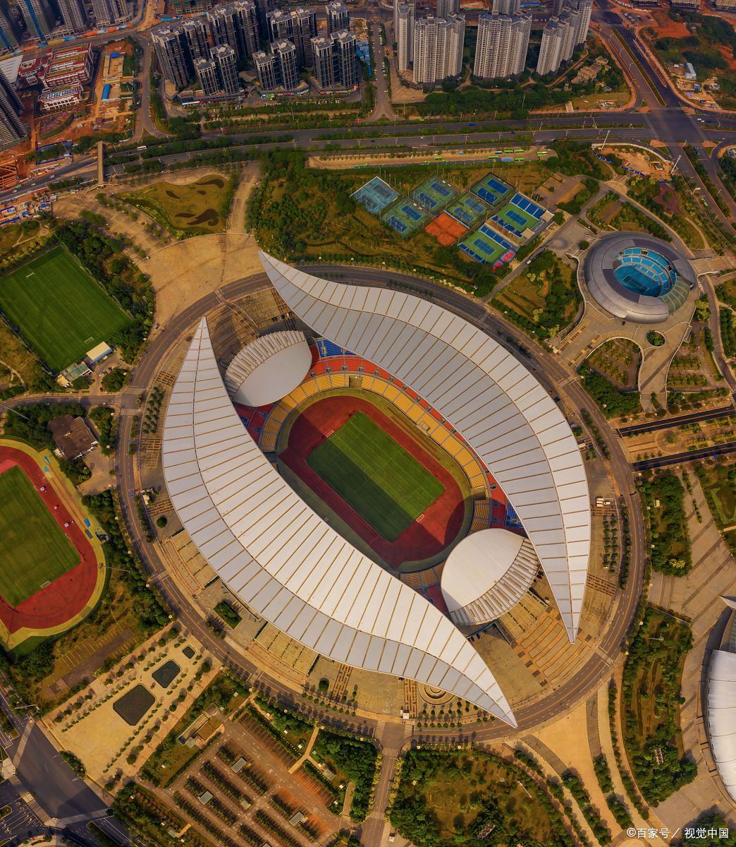 广西南宁引争议的阴阳结合建筑你们见过吗?