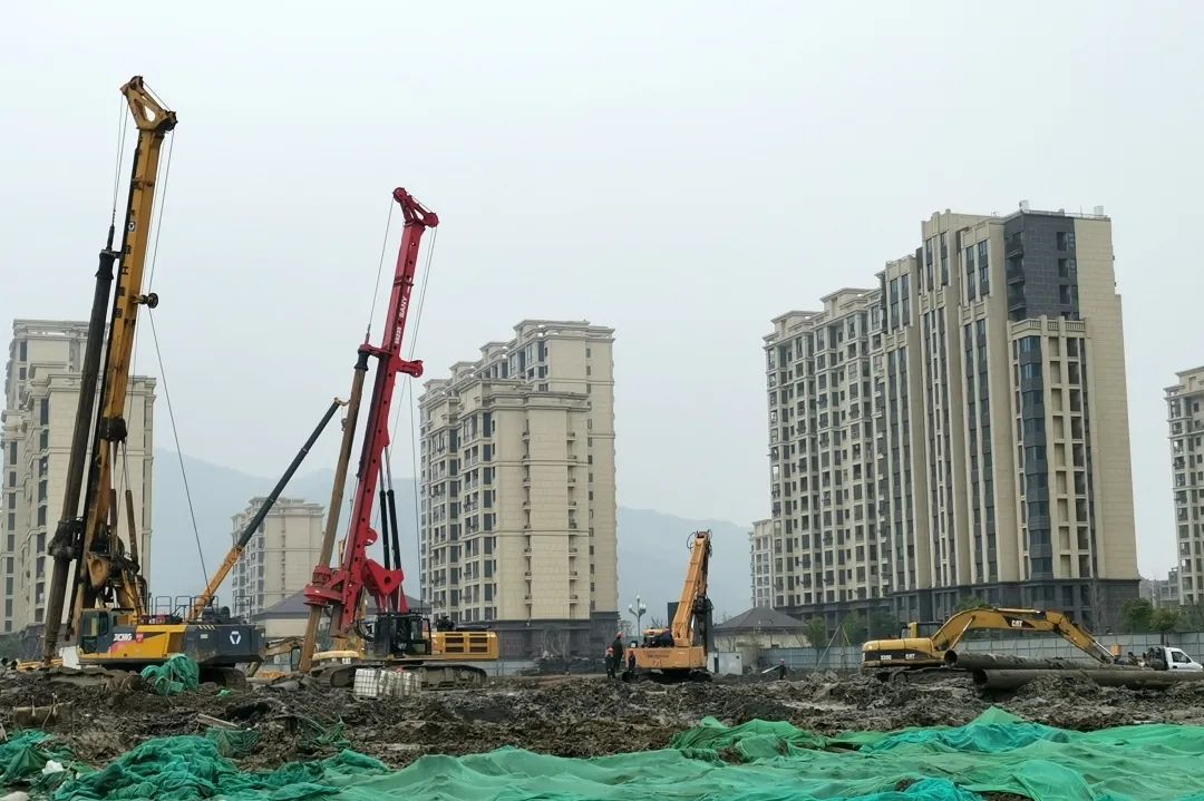 德清地理信息小镇拆迁安置小区复工建设