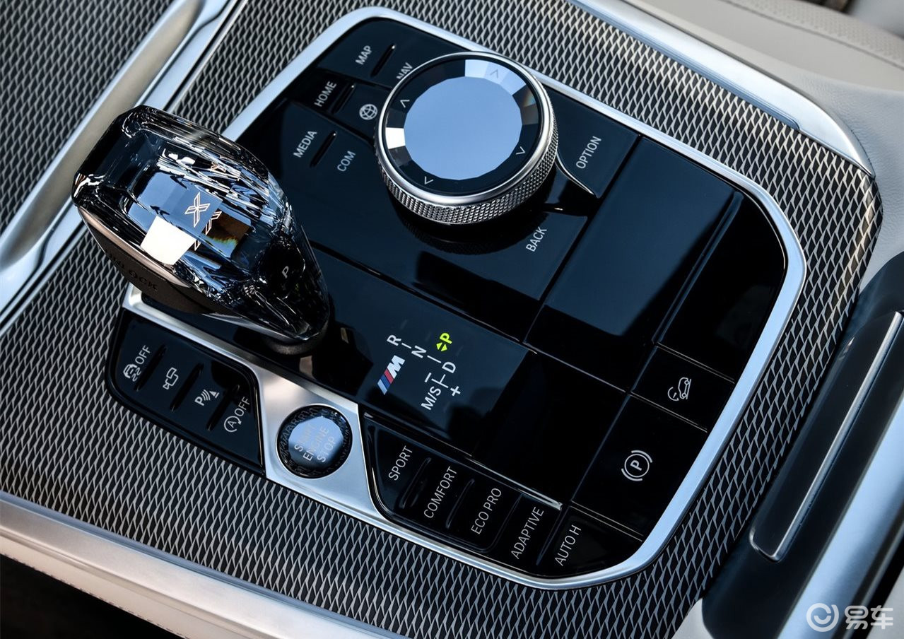 拥有晶莹剔透的水晶档把,宝马全新x8渲染图曝光!