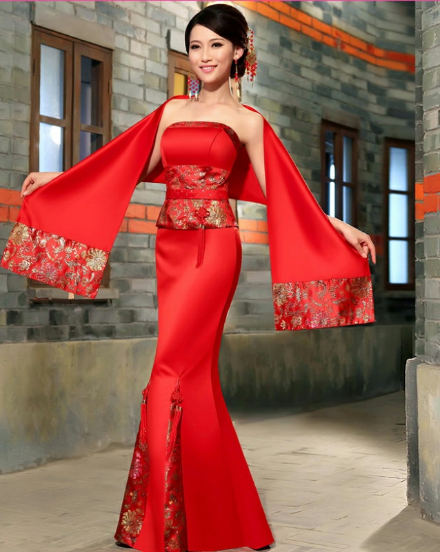 抹胸旗袍真的太美了,个个似出水芙蓉,就连西方美女也喜欢穿