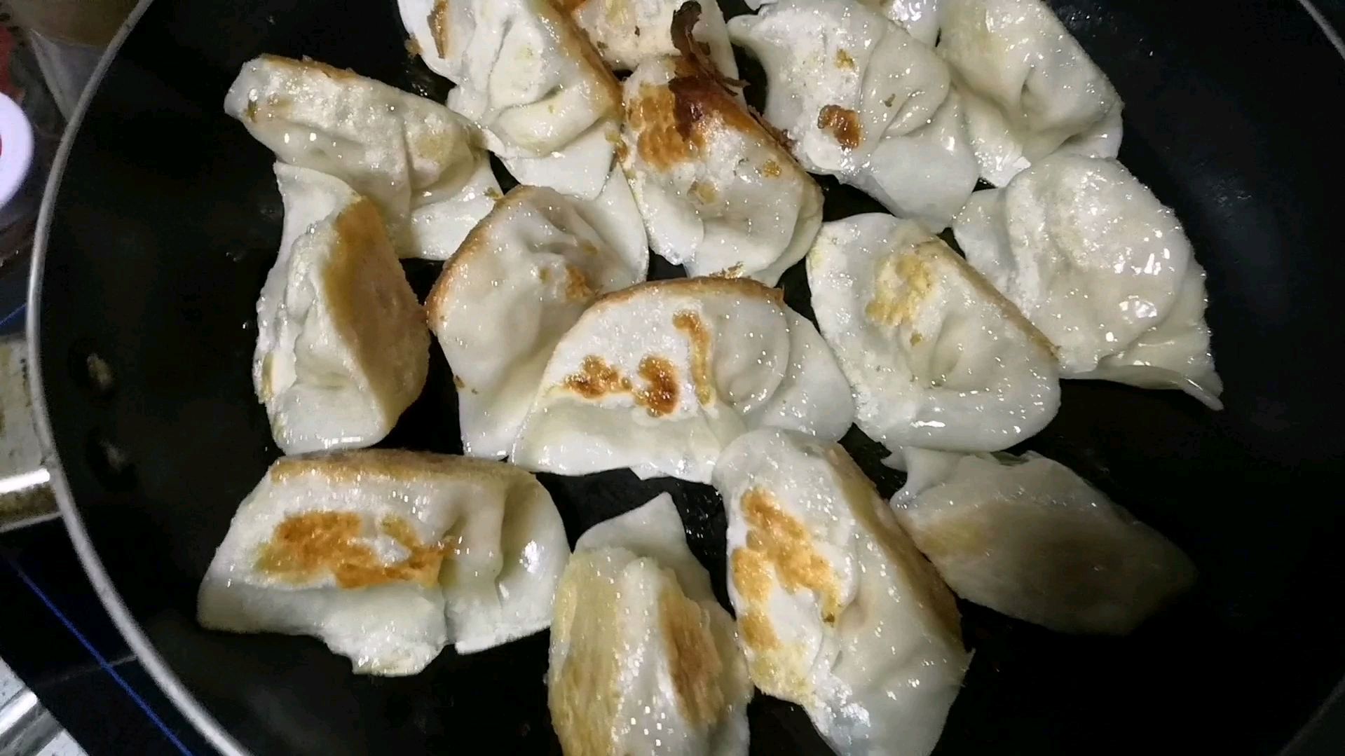 马蹄玉米猪肉饺,鲜香脆甜很美味,大人小孩都爱吃