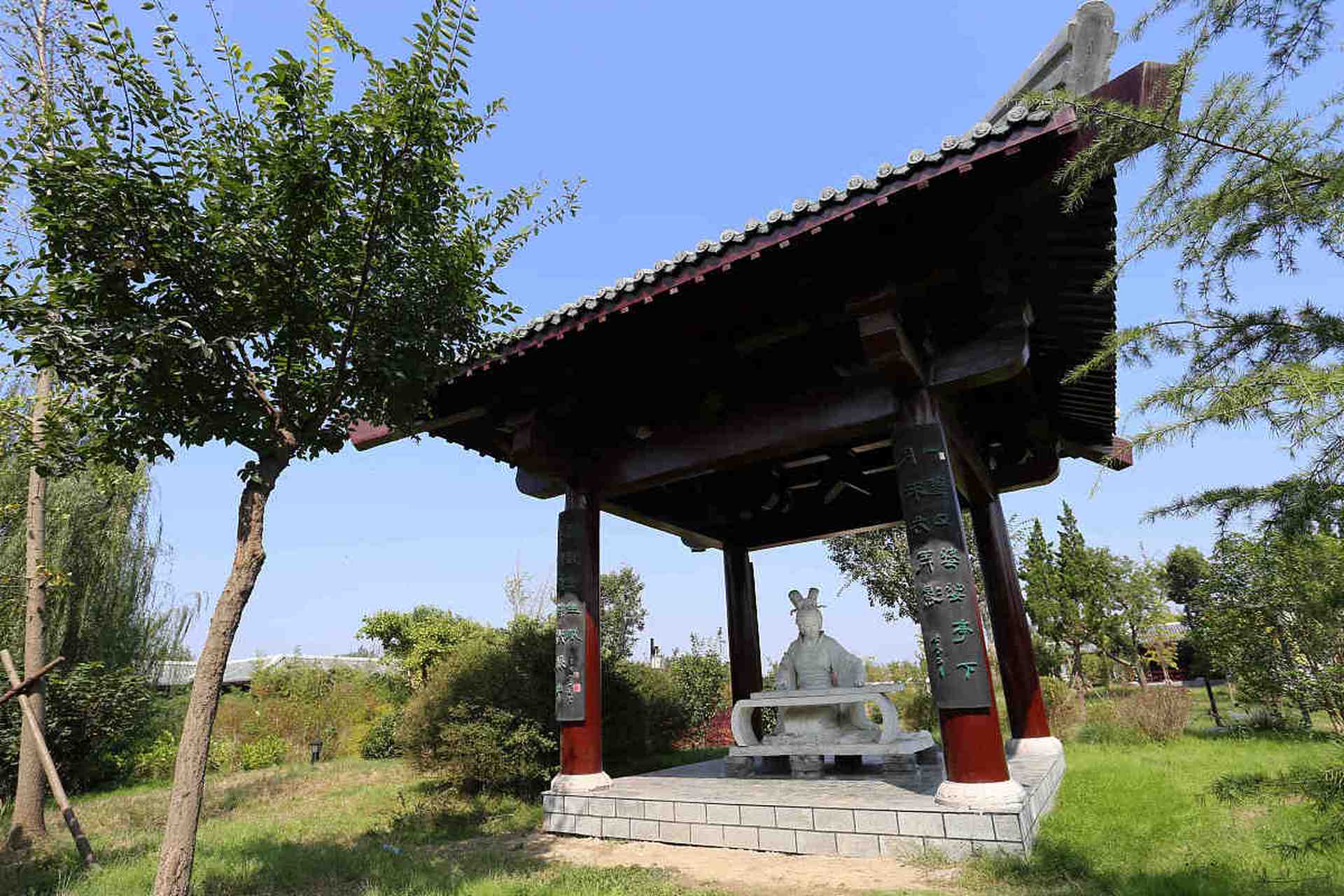 张挥公园位于濮阳县东关老虎台地,北临金堤,南界南环路.