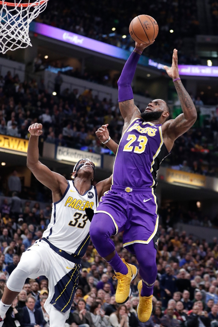 nba综合:詹姆斯得分破32000 "威少"连续7场献三双