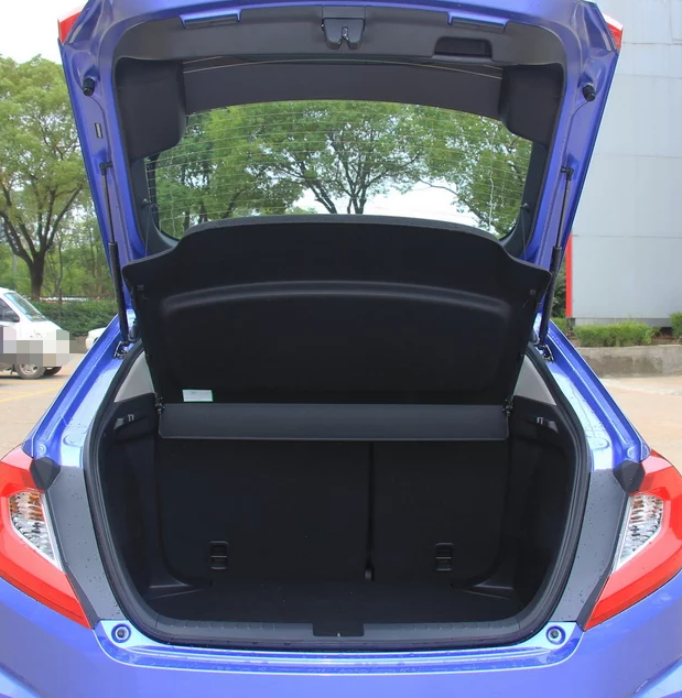 竞瑞 舒适版,设计造型非常的漂亮,整体非常具有运动感!