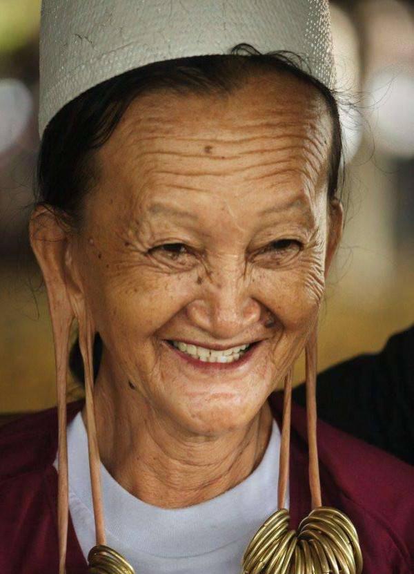 食人族美女的评比标准不是看脸 在这里耳朵才重要