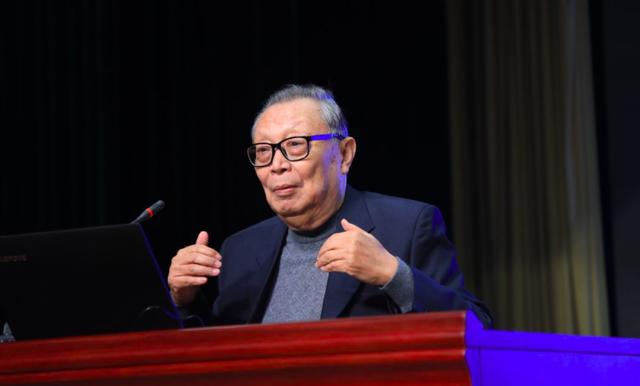 陶西平:一些学校领导难以将主要精力用于研究教学,更难以坚持走进课堂