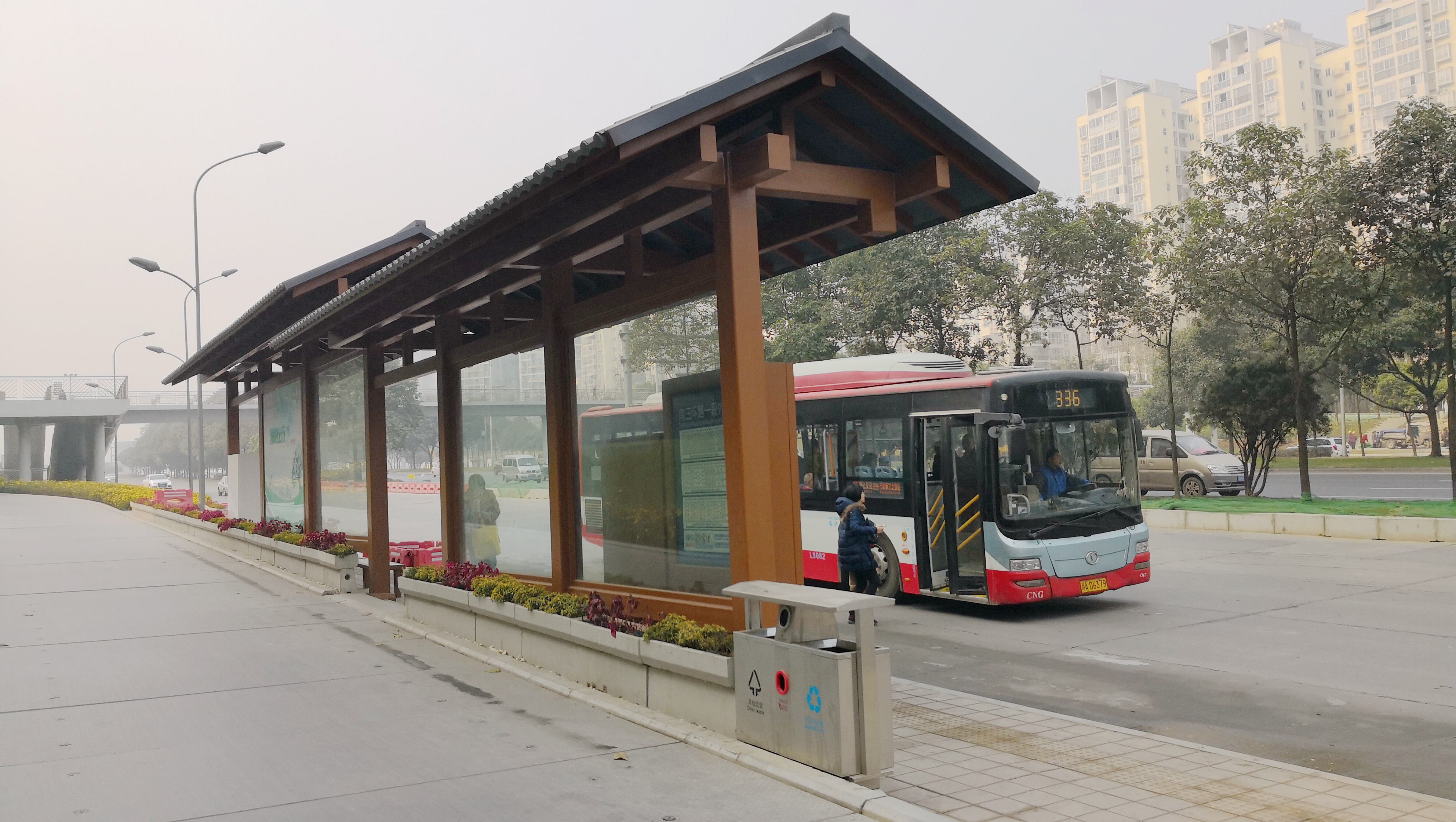 "逆天"公交站现身成都,不仅外观漂亮还很实用