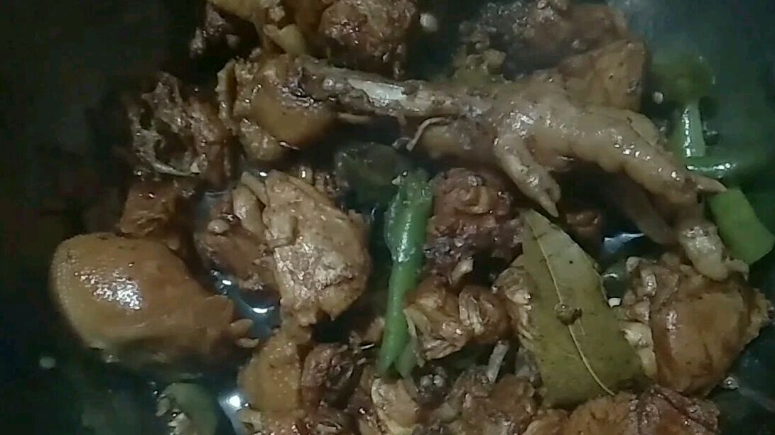 洋洋2020年阳历新年的第一顿饭就做麻辣鸡块,够麻,够辣,吃爽了