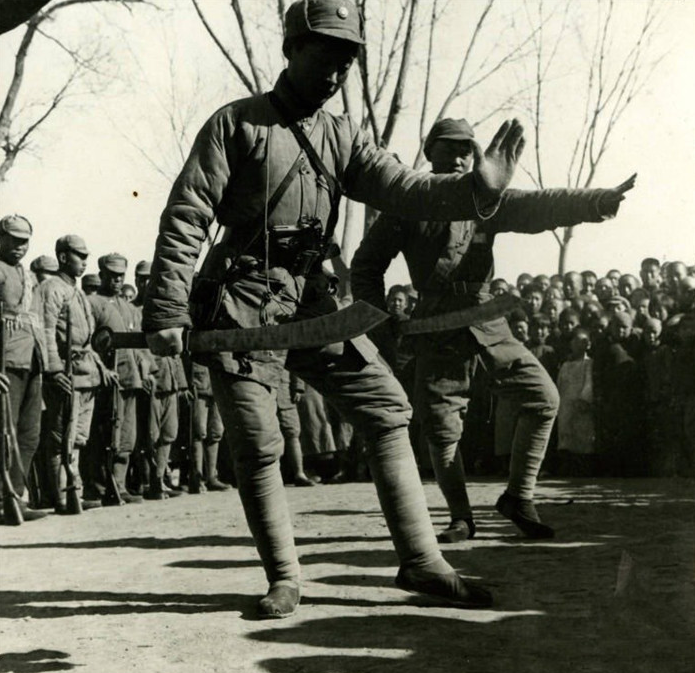 1938年,记者去八路军游击队根据地的联络官是h.y. chang