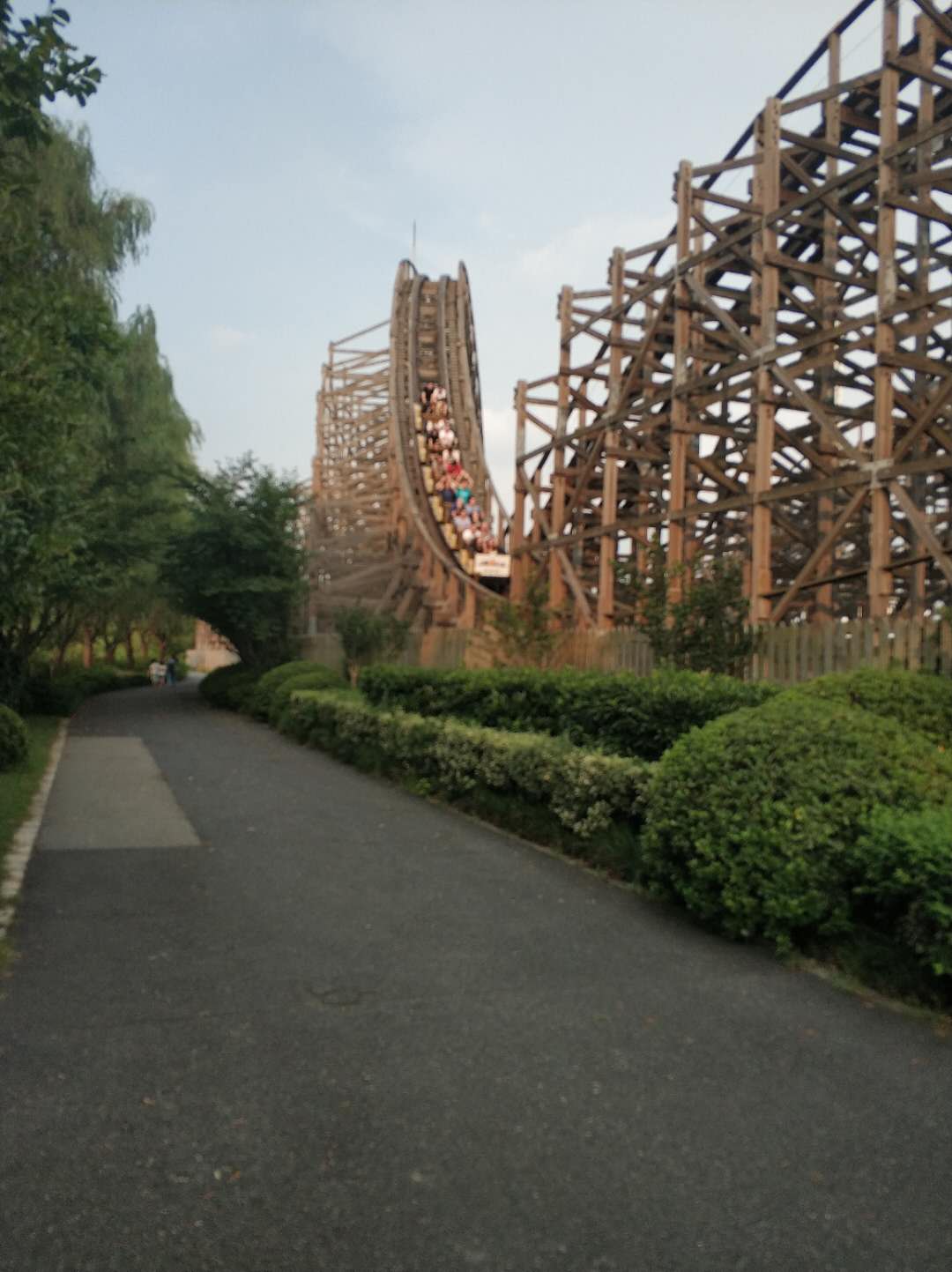 上海欢乐谷——惊险刺激的主题公园