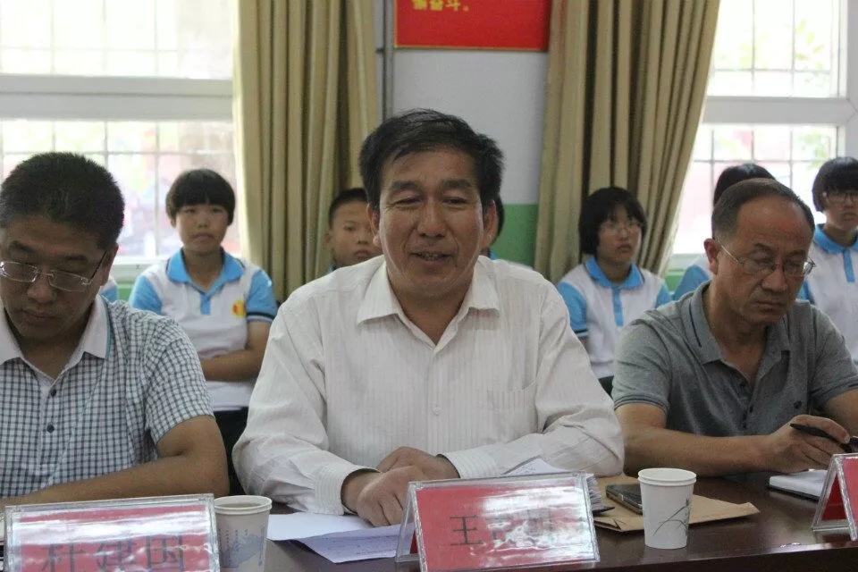 王涛到赞皇中学调研指导工作 举行捐资助学仪式并召开教师座谈会