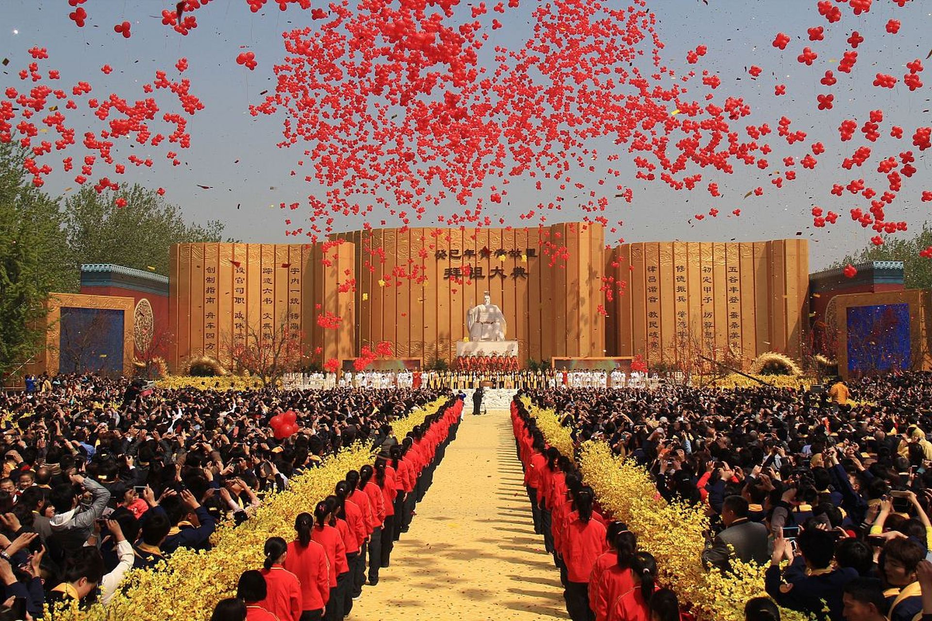 我们迎来了甲辰年的黄帝故里拜祖大典,这不仅仅是一场对黄帝文化的