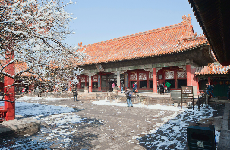 长春宫,位于太极殿之北,咸福宫之南