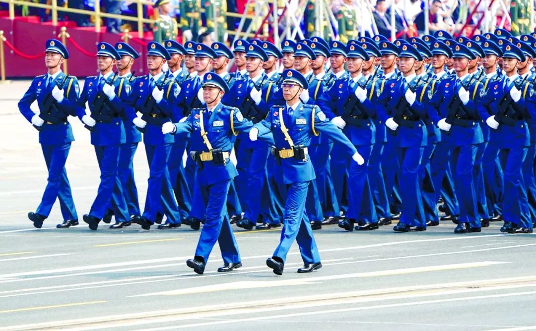 硬核悬念大揭秘!原来国庆阅兵上这群人还有好多你不知道的事儿!