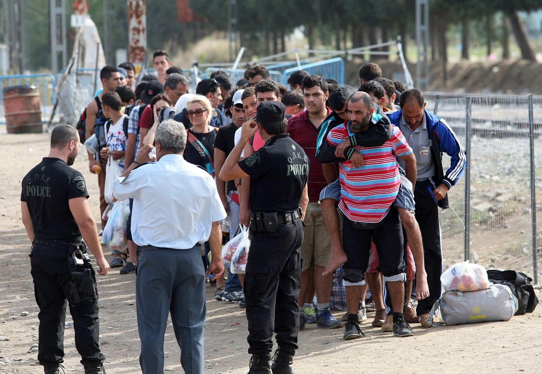 中国非法移民从抖音获取步行穿越美墨边境攻略  近几个月来通过陆路经