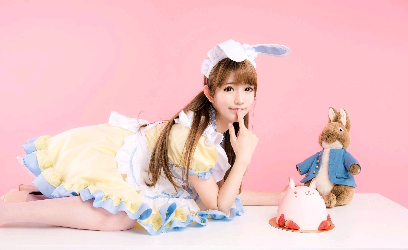 韩国美女yurisa胸带cosplay:靓妹长相甜美,萝莉可爱小姐姐