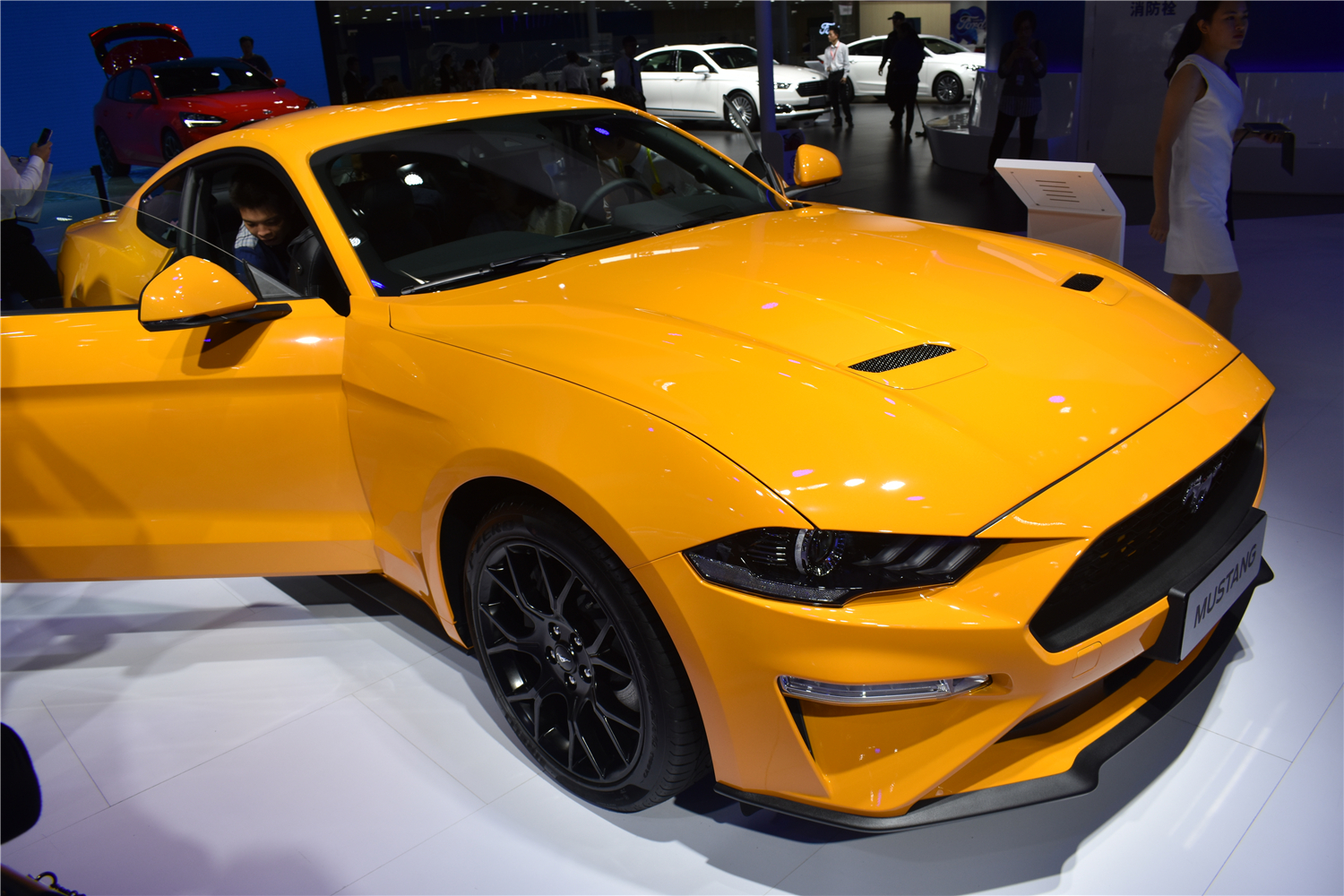 感受福特mustang(野马),一款纯粹的美式跑车