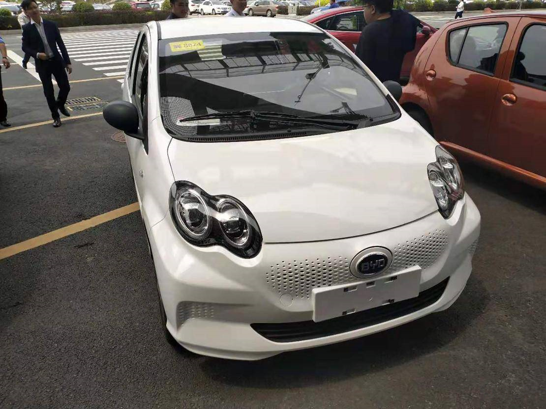 比亚迪e1实车亮相,细节设计透露一个惊喜,值得下手了