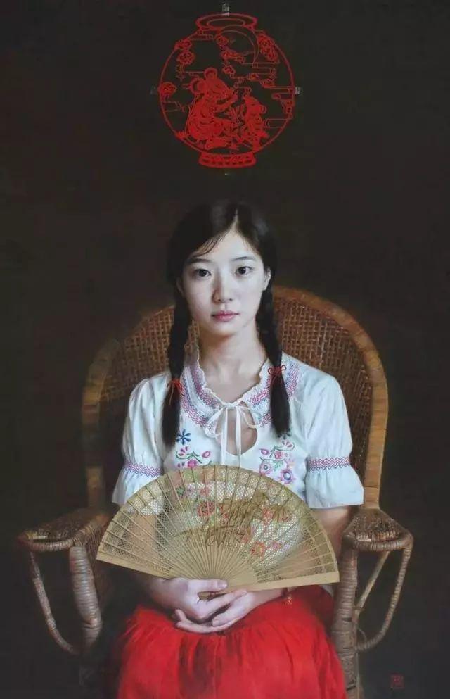 在蔡杰的艺术创作中,精致的头饰,鲜艳的少女,透明的泡沫……这些生活