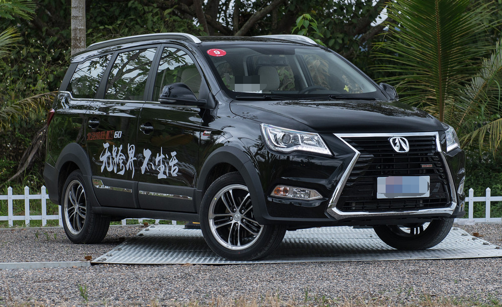 北汽-威旺m60号称"颜值担当",多角度无死角的美,最适合小姐姐