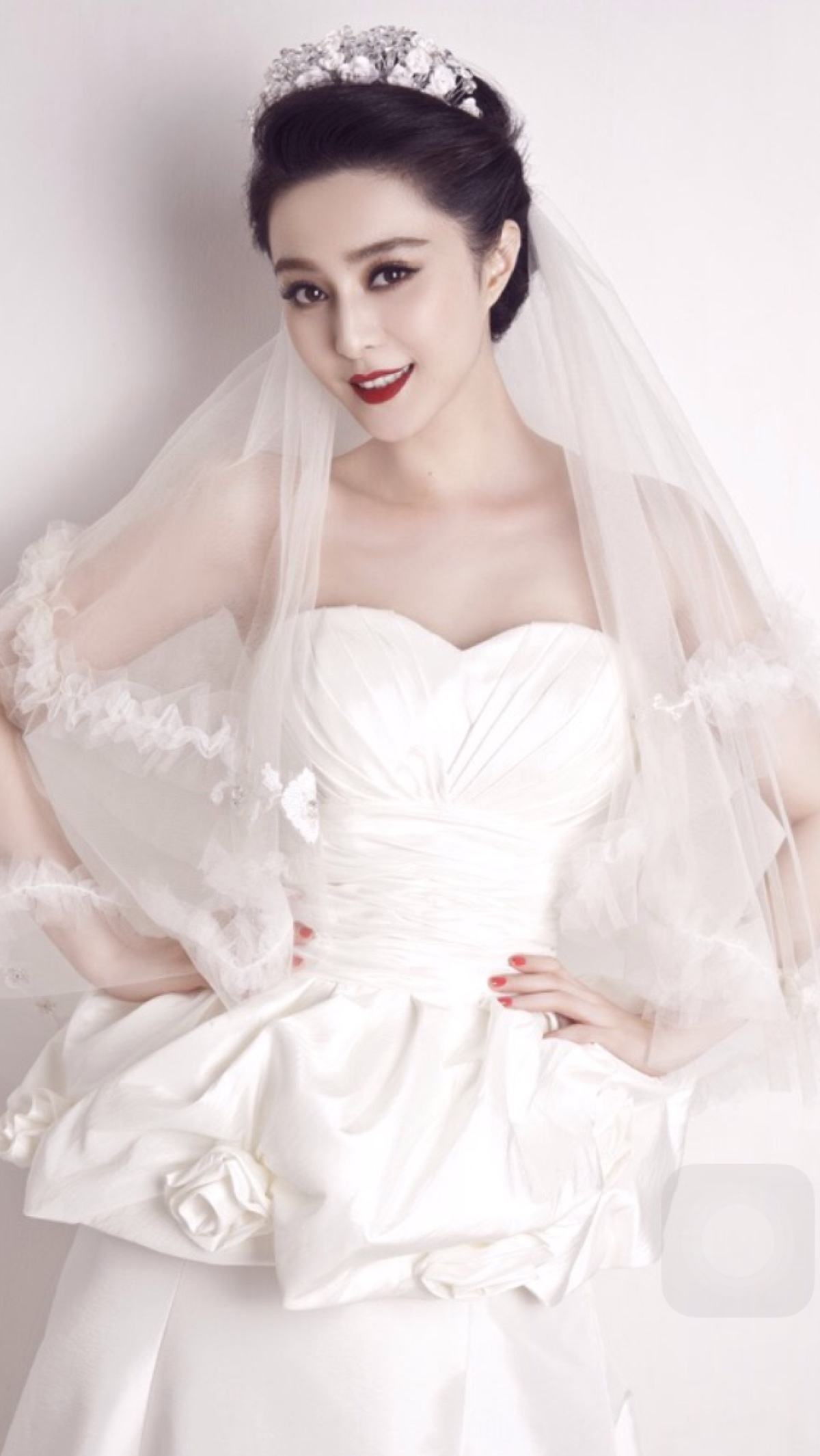 范冰冰15岁照片被曝光,皮肤白皙一脸羞涩显可爱,高颜值惹人羡!