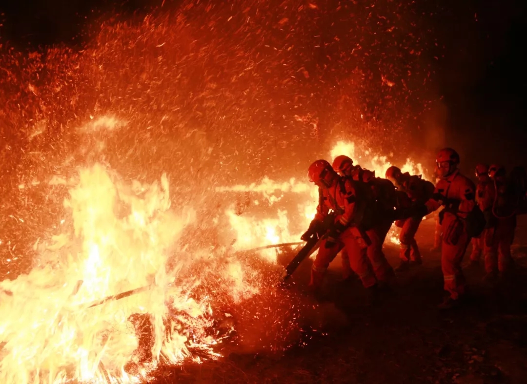 大兴安岭腹地夜间零下35森林消防灭火实战演练冰火两重天