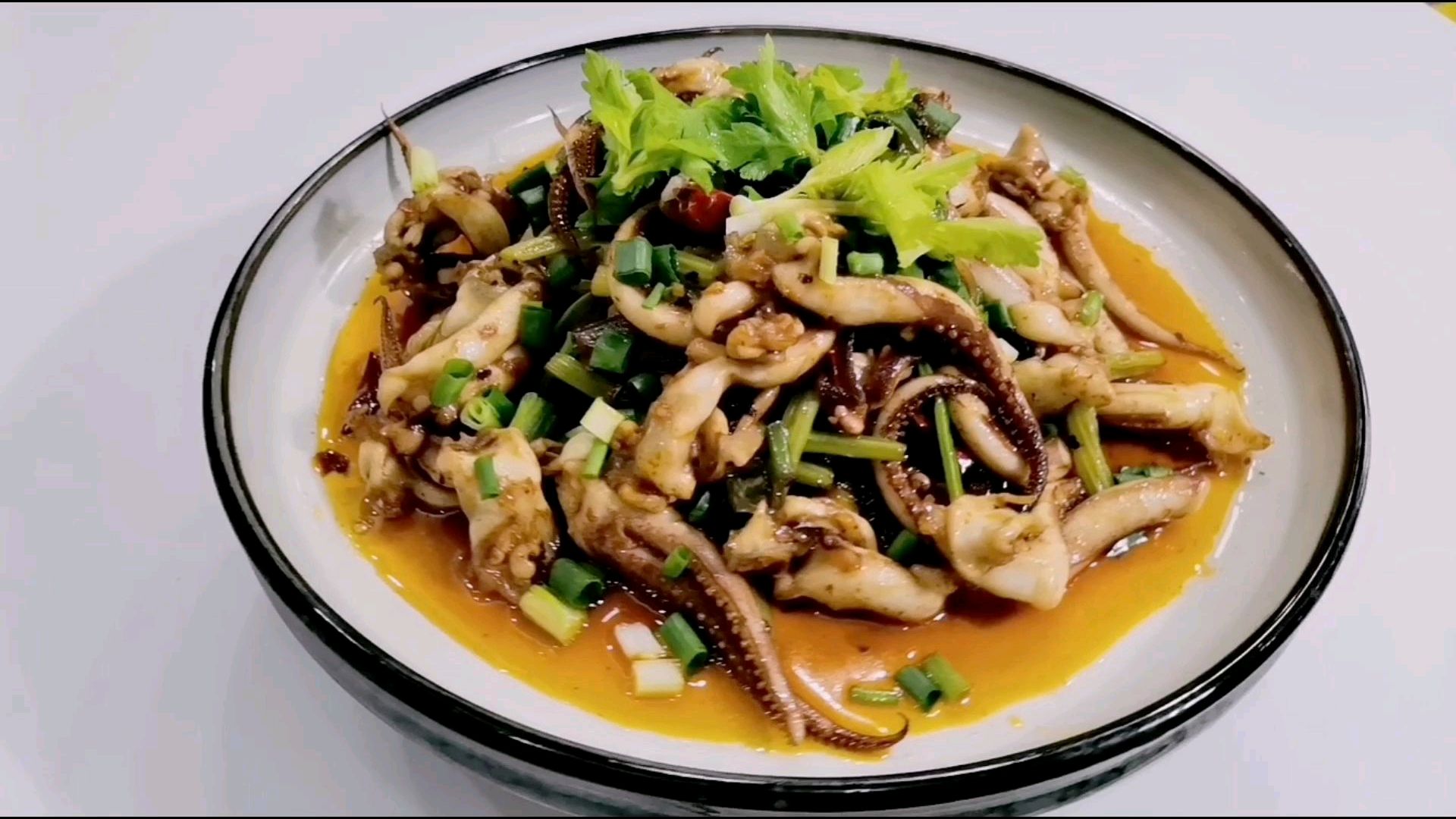 莹妹儿花41元买的鲜鱿鱼,双椒爆炒,看着流口水