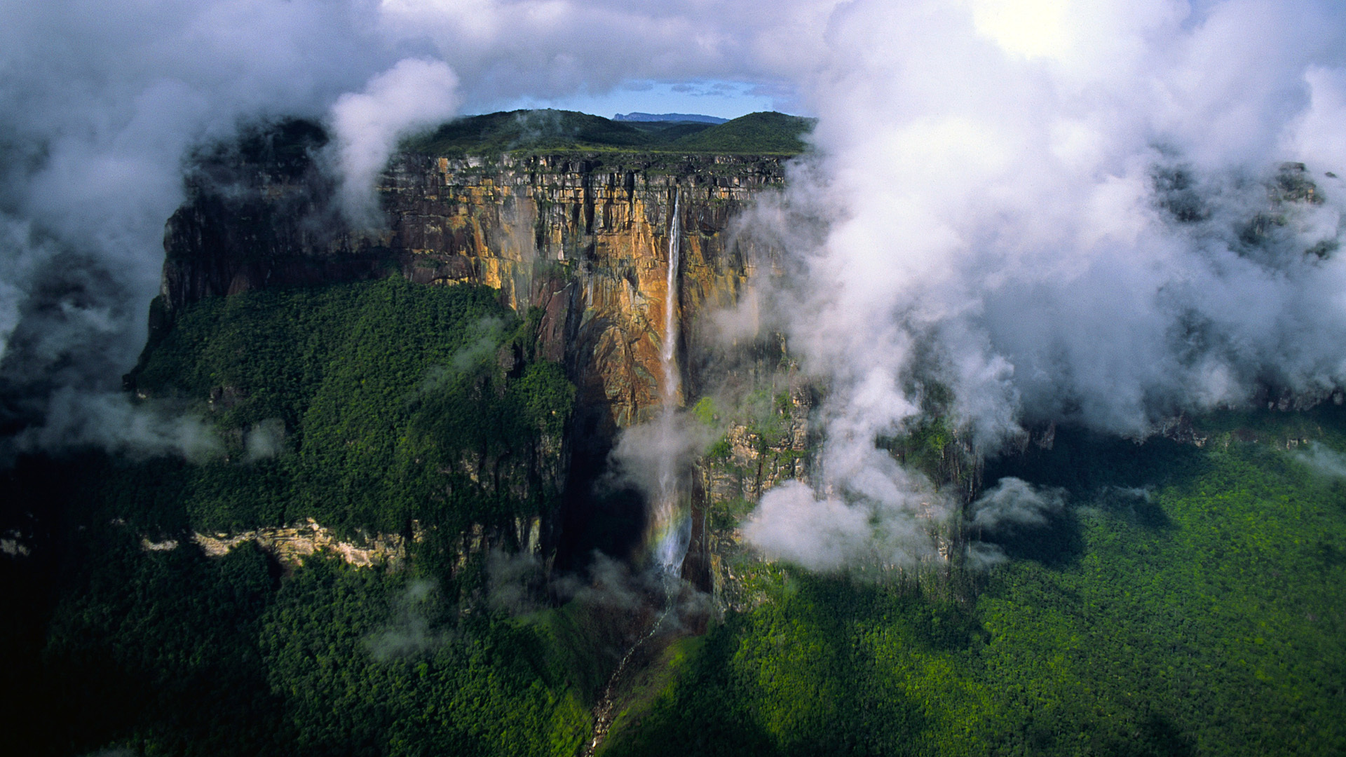 南美洲三国交界的罗赖马山像桌子一样平,还藏着世界上最高的瀑布